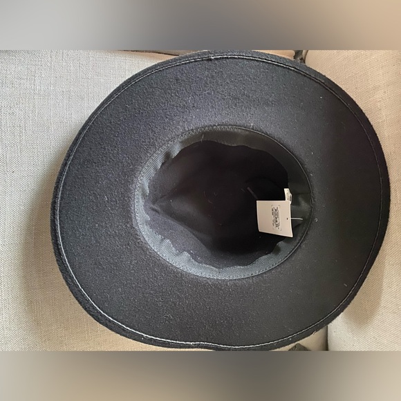 Black hat - Picture 2 of 2